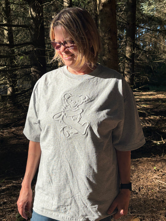**DANCING BEAR embossed embroidery T shirt