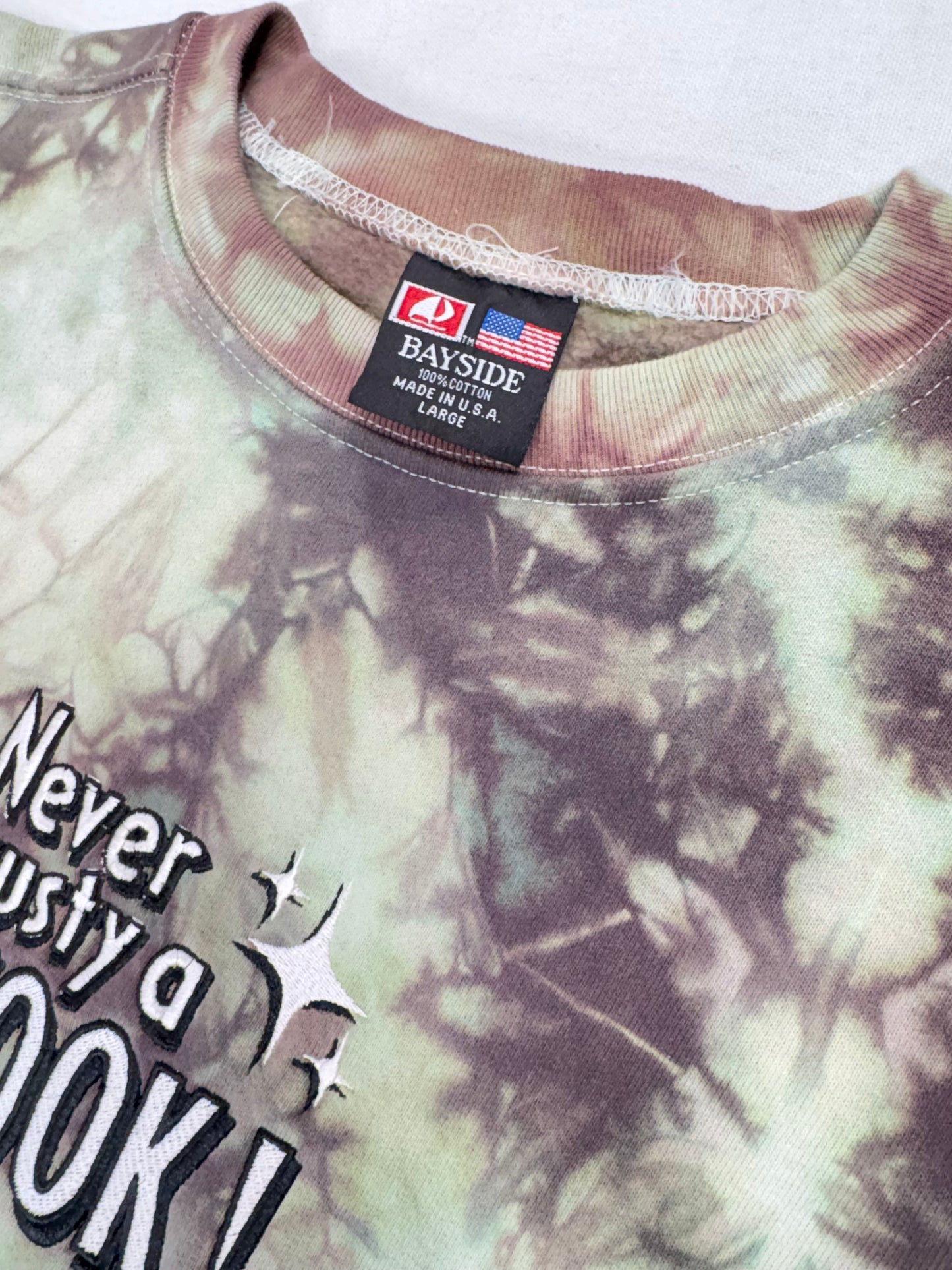 Never Cust a Wook Bayside Crewneck