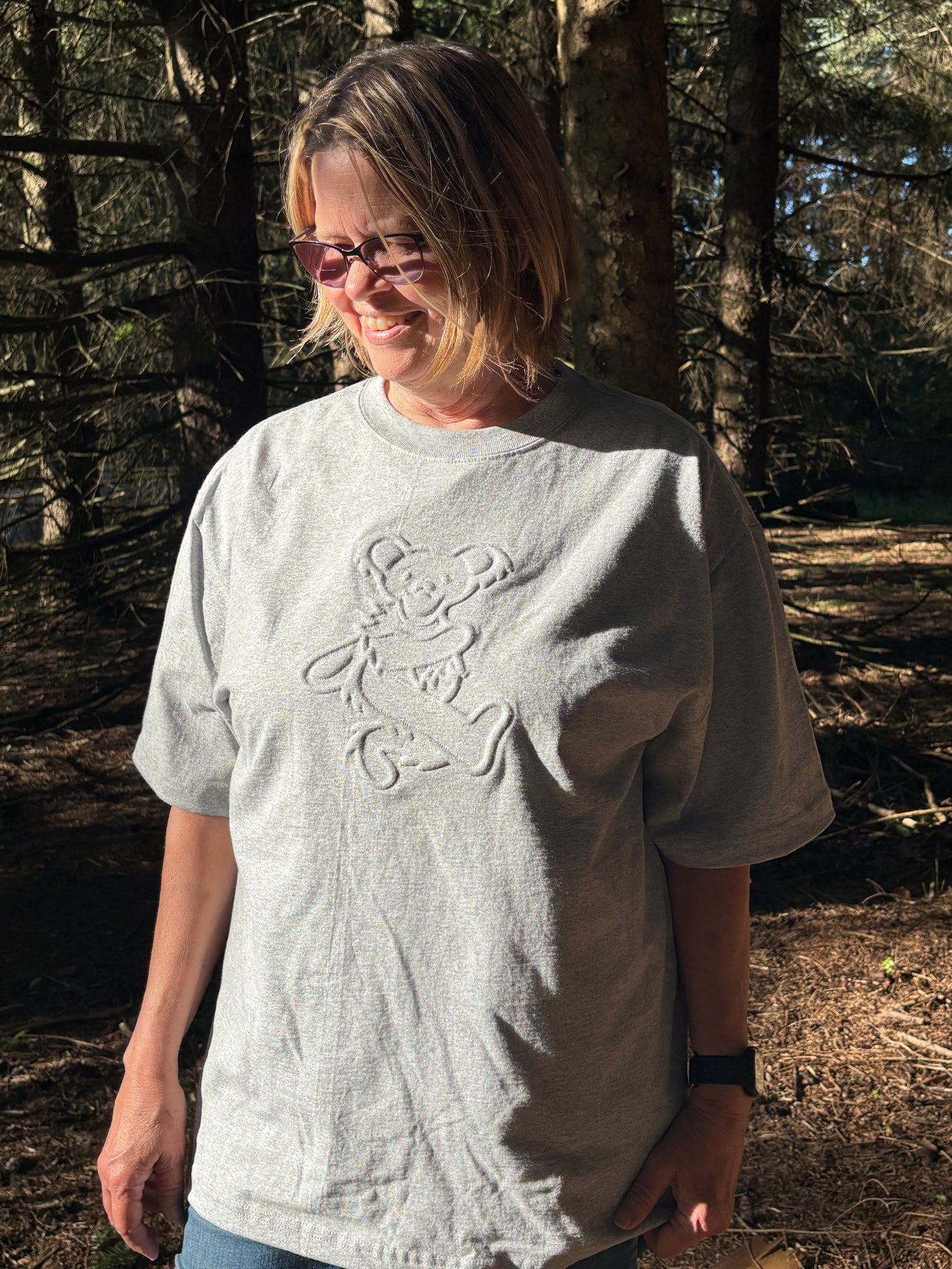 **Pre Sale** DANCING BEAR embossed embroidery T shirt